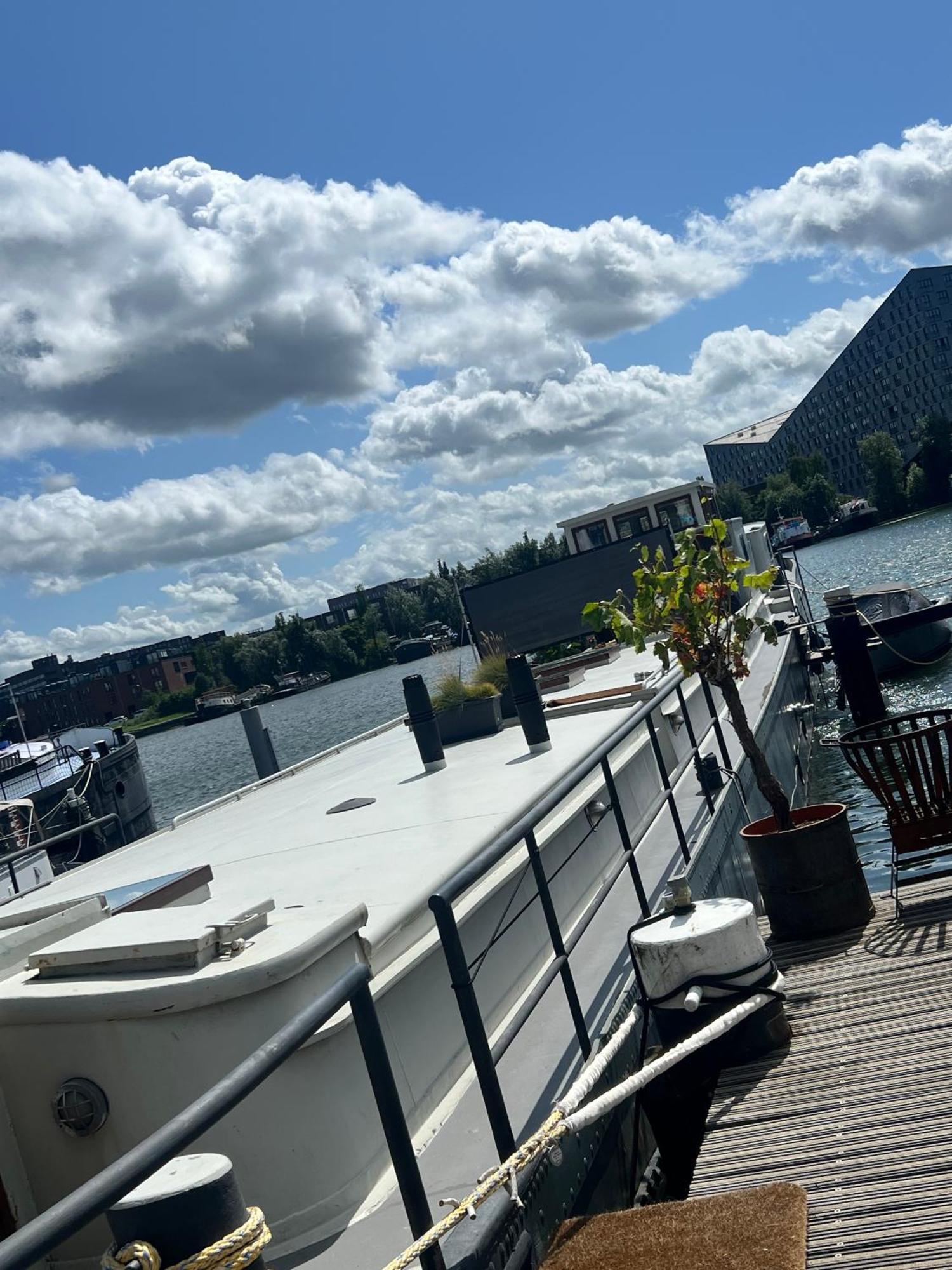 Boat & Boost Amsterdam Panzió Kültér fotó