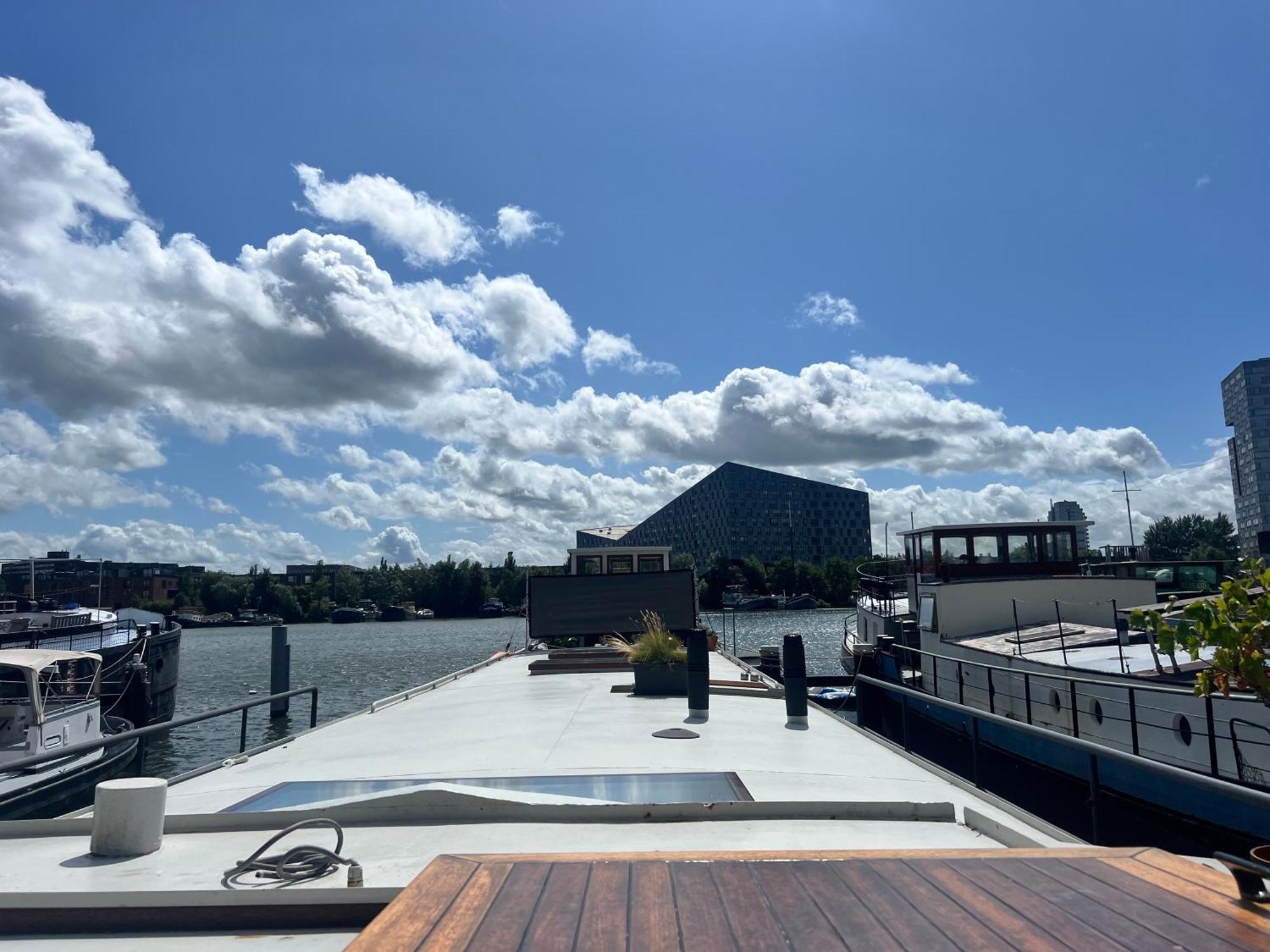 Boat & Boost Amsterdam Panzió Kültér fotó