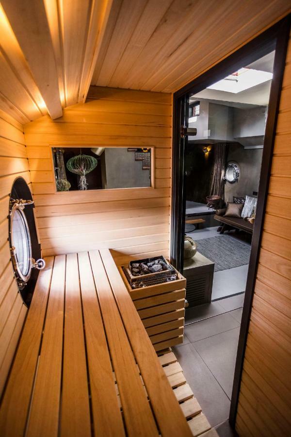 Boat & Boost Amsterdam Panzió Kültér fotó